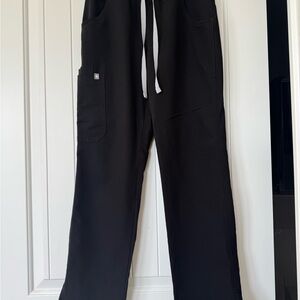 Figs Black Kade-
Petite Cargo
Scrub Pants